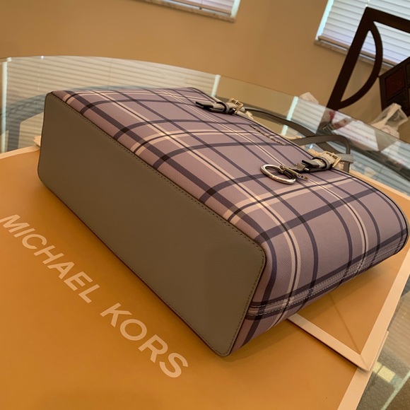 ❌SOLD❌ Michael Kors ♥️ Carryall Tote “medium” - Picture 3 of 7